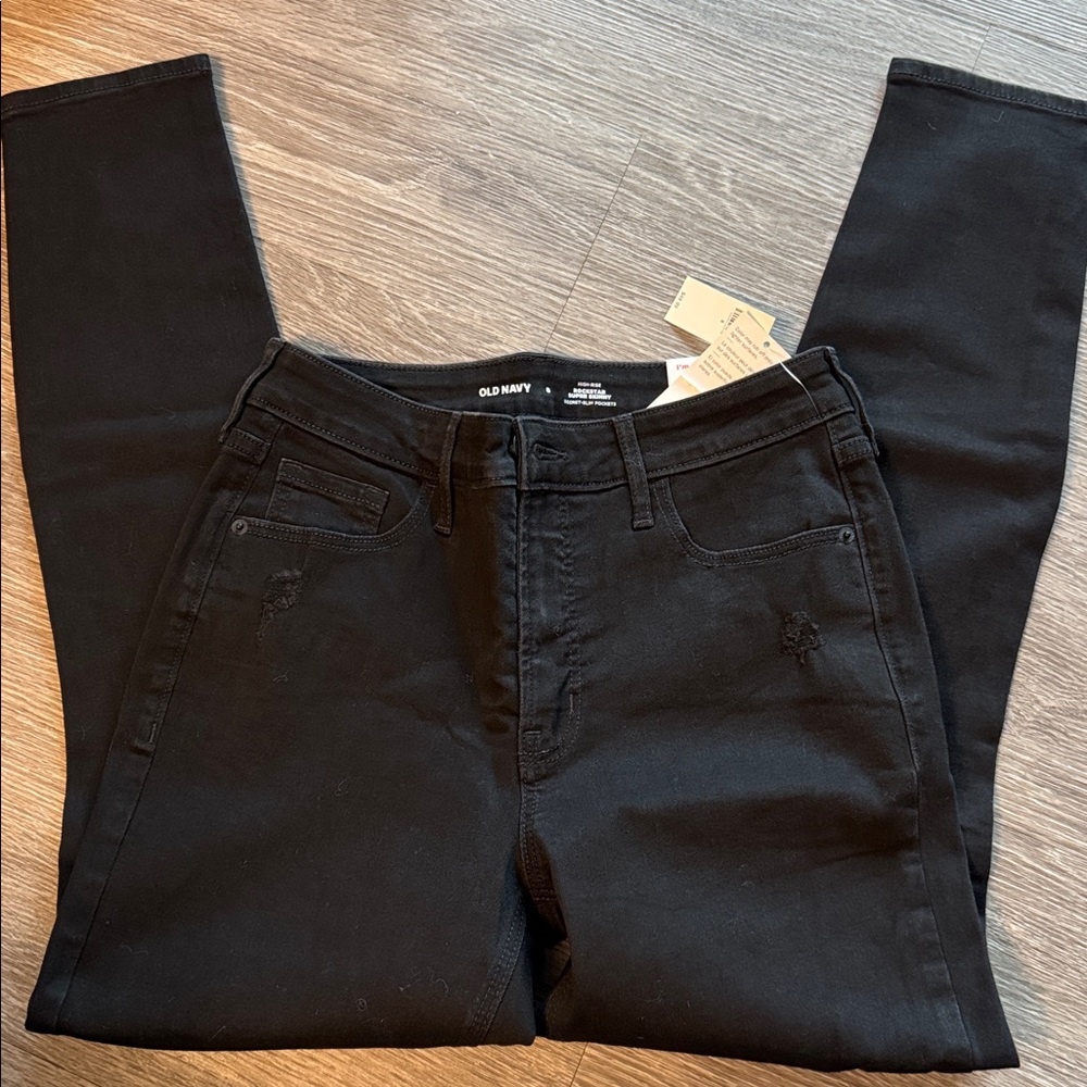 NWT Old Navy rockstar super skinny black jeans. Distressed. Size 8